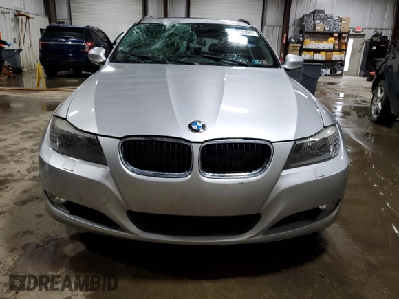 2011 BMW 3 Series 328i xDrive with VIN WBAUU3C56BA541692, listed as a Copart auction lot 44455995 with Not Provided miles and Salvage Title. Bid and sale history available at DreamBid. Image 5.
