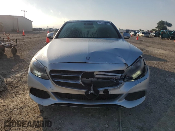 2017 Mercedes-Benz C 300 z VIN 55SWF4JB8HU209854, wystawiony jako Copart lot #56414705 z przebiegiem 54 762 mil mil oraz Szkoda całkowita • Salvage title. Historia ofert i sprzedaży dostępna na DreamBid. Obrazek 5.