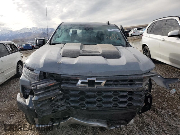 2025 Chevrolet Silverado 1500 with VIN 3GCUKHE86SG111563, listed as a Copart auction lot 42922455 with Not Provided miles and Salvage Title. Bid and sale history available at DreamBid. Image 5.