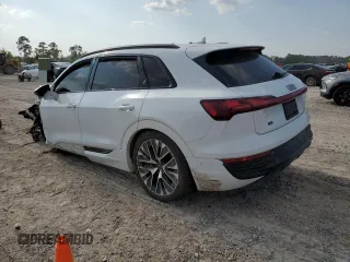 2024 Audi Q8 e-tron Premium Plus z VIN WA15AAGE8RB017425, wystawiony jako Copart lot #66139974 z przebiegiem Nie podano mil oraz Szkody całkowita. Historia ofert i sprzedaży dostępna na DreamBid. Obrazek 2.