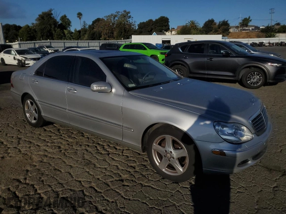 2005 Mercedes-Benz S-Class 4.3L with VIN WDBNG70J15A453434, listed as a Copart auction lot 77212554 with 247,643 mi miles and Clean Title. Bid and sale history available at carsss.com. Image 4.