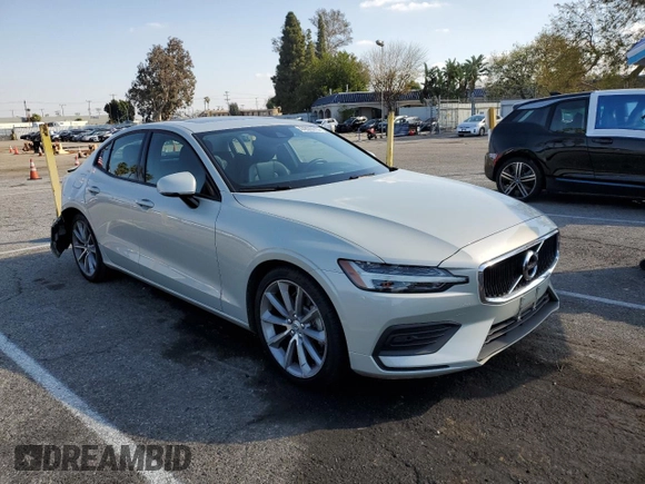 2019 Volvo S60 Momentum with VIN 7JR102FK8KG001031, listed as a Copart auction lot 44805915 with 34,688 mi miles and Salvage Title. Bid and sale history available at carsss.com. Image 4.