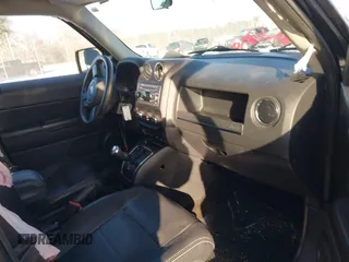 2014 Jeep Patriot Latitude with VIN 1C4NJPFAXED681859, listed as a IAAI auction lot 41271373 with 173,529 mi miles and . Bid and sale history available at DreamBid. Image 5.