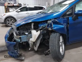 2019 Ford Fiesta SE z VIN 3FADP4BJXKM118427, wystawiony jako IAAI lot #41643927 z przebiegiem 109 617 mil mil oraz . Historia ofert i sprzedaży dostępna na DreamBid. Obrazek 6.