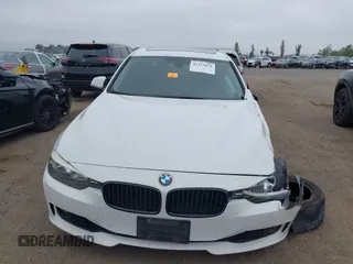 2015 BMW 3 Series 328i xDrive z VIN WBA3B3G56FNT19275, wystawiony jako IAAI lot #42455029 z przebiegiem Nie podano mil oraz . Historia ofert i sprzedaży dostępna na DreamBid. Obrazek 12.