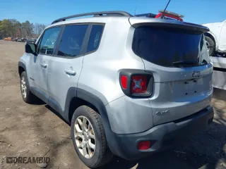 2015 Jeep Renegade Latitude with VIN ZACCJBBTXFPC40947, listed as a IAAI auction lot 41910717 with 135,537 mi miles. Bid and sale history available at carsss.com. Image 3.