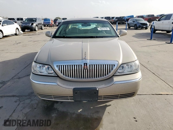 2006 Lincoln Town Car Signature z VIN 1LNHM81W16Y609693, wystawiony jako Copart lot #48370195 z przebiegiem 136 986 mil mil oraz Szkoda całkowita • Salvage title. Historia ofert i sprzedaży dostępna na DreamBid. Obrazek 5.