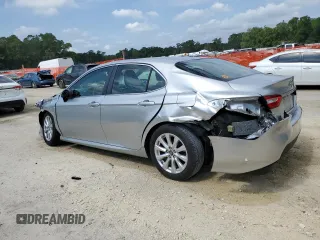 2018 Toyota Camry LE z VIN 4T1B11HK3JU525478, wystawiony jako Copart lot #56112235 z przebiegiem 141 609 mil mil oraz Szkoda całkowita • Salvage title. Historia ofert i sprzedaży dostępna na DreamBid. Obrazek 2.