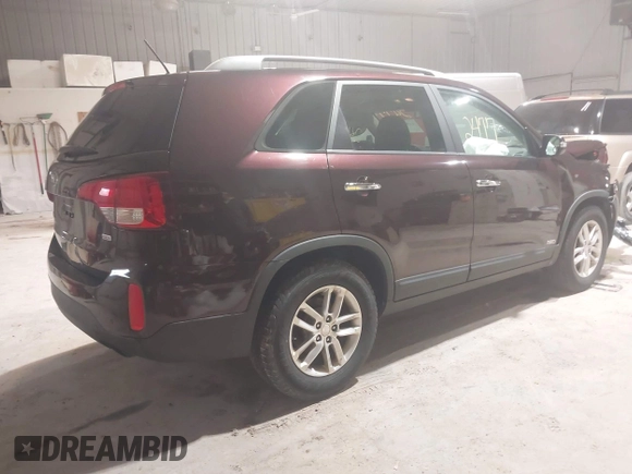 2015 Kia Sorento LX with VIN 5XYKTCA67FG567068, listed as a IAAI auction lot 41942477 with 155,091 mi miles. Bid and sale history available at carsss.com. Image 4.