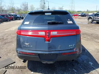 2014 Lincoln MKT EcoBoost z VIN 2LMHJ5ATXEBL57360, wystawiony jako IAAI lot #41976182 z przebiegiem 126 676 mil mil oraz . Historia ofert i sprzedaży dostępna na DreamBid. Obrazek 17.
