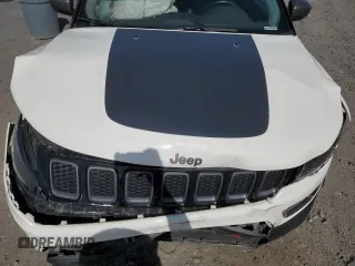 2020 Jeep Compass Trailhawk z VIN 3C4NJDDB1LT221636, wystawiony jako Copart lot #65008835 z przebiegiem 24 291 mil mil oraz Szkoda całkowita • Salvage title. Historia ofert i sprzedaży dostępna na DreamBid. Obrazek 12.