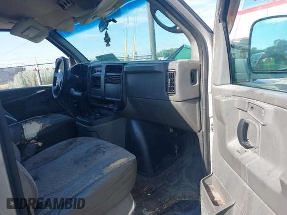 2005 Chevrolet Express Passenger with VIN 1GAHG35U151169241, listed as a IAAI auction lot 42586648 with 385,258 mi miles and . Bid and sale history available at DreamBid. Image 5.
