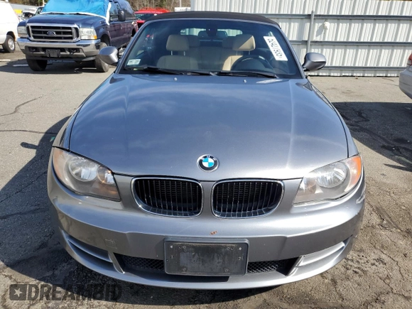 2011 BMW 1 Series 128i z VIN WBAUN1C58BVH83316, wystawiony jako Copart lot #52427935 z przebiegiem 89 781 mil mil oraz Szkoda całkowita • Salvage title. Historia ofert i sprzedaży dostępna na DreamBid. Obrazek 5.