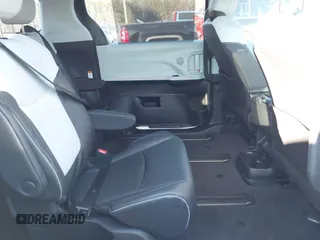 2025 Toyota Sienna XSE z VIN 5TDDRKEC2SS232704, wystawiony jako IAAI lot #41282047 z przebiegiem 2 064 mil mil oraz . Historia ofert i sprzedaży dostępna na DreamBid. Obrazek 8.
