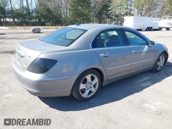 2005 Acura RL with VIN JH4KB16505C013847, listed as a IAAI auction lot 41805830 with 289,564 mi miles. Bid and sale history available at carsss.com. Image 4.