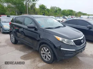 2015 Kia Sportage LX with VIN KNDPB3AC3F7704065, listed as a IAAI auction lot 41932317 with 172,338 mi miles and . Bid and sale history available at carsss.com. Image 1.