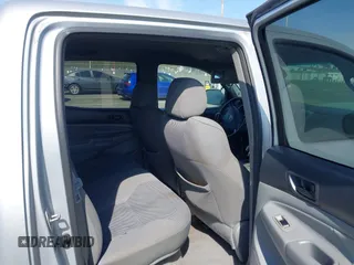 2006 Toyota Tacoma PreRunner z VIN 5TEJU62N66Z235712, wystawiony jako IAAI lot #42102058 z przebiegiem 264 012 mil mil oraz . Historia ofert i sprzedaży dostępna na DreamBid. Obrazek 8.