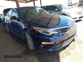 2020 Kia Optima LX z VIN 5XXGT4L35LG386713, wystawiony jako IAAI lot #42110623 z przebiegiem 96 809 mil mil oraz . Historia ofert i sprzedaży dostępna na DreamBid. Obrazek 1.