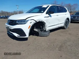 2022 Volkswagen Tiguan SE R-Line Black z VIN 3VV8B7AX4NM027208, wystawiony jako IAAI lot #41729385 z przebiegiem 51 274 mil mil oraz . Historia ofert i sprzedaży dostępna na DreamBid. Obrazek 6.