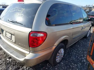 2003 Dodge Caravan Sport with VIN 2D4GP44R13R274458, listed as a IAAI auction lot 41788865 with 999,999 mi miles. Bid and sale history available at carsss.com. Image 4.