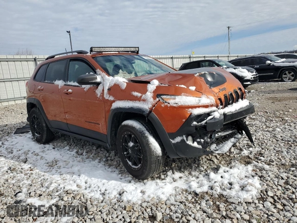 2016 Jeep Cherokee Trailhawk z VIN 1C4PJMBB5GW299512, wystawiony jako Copart lot #45356355 z przebiegiem Nie podano mil oraz Szkoda całkowita • Salvage title. Historia ofert i sprzedaży dostępna na DreamBid. Obrazek 4.