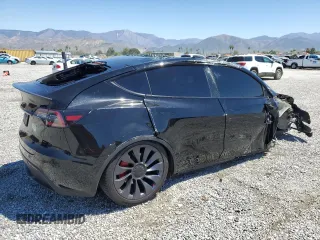 2022 Tesla Model Y Performance z VIN 7SAYGDEF0NF540933, wystawiony jako Copart lot #56087145 z przebiegiem 59 717 mil mil oraz Szkoda całkowita • Salvage title. Historia ofert i sprzedaży dostępna na DreamBid. Obrazek 3.