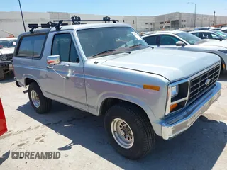 1984 Ford Bronco z VIN 1FMEU15Y0ELA24380, wystawiony jako IAAI lot #42790657 z przebiegiem 12 786 mil mil oraz . Historia ofert i sprzedaży dostępna na DreamBid. Obrazek 1.