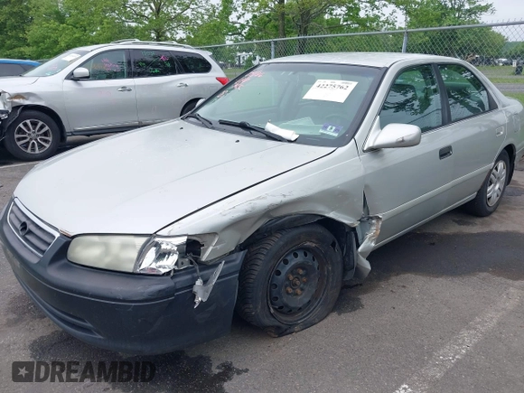 2001 Toyota Camry CE z VIN 4T1BG22K41U847401, wystawiony jako IAAI lot #42275762 z przebiegiem 202 936 mil mil oraz . Historia ofert i sprzedaży dostępna na DreamBid. Obrazek 2.