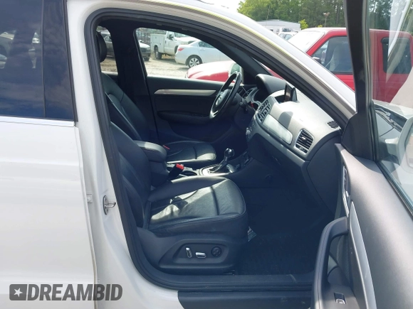 2017 Audi Q3 Premium Plus z VIN WA1HCCFS4HR017356, wystawiony jako IAAI lot #42054078 z przebiegiem 139 691 mil mil oraz . Historia ofert i sprzedaży dostępna na DreamBid. Obrazek 5.