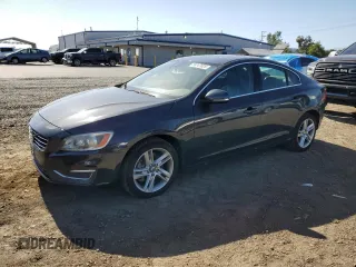 2014 Volvo S60 T5 z VIN YV1612FS9E1292576, wystawiony jako Copart lot #56747025 z przebiegiem 99 021 mil mil oraz Szkoda całkowita • Salvage title. Historia ofert i sprzedaży dostępna na DreamBid. Obrazek 1.
