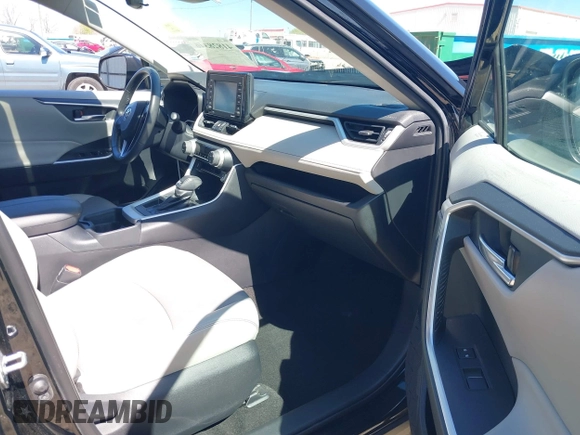 2020 Toyota RAV4 XLE Premium with VIN 2T3C1RFV3LC049230, listed as a IAAI auction lot 41828346 with 62,820 mi miles. Bid and sale history available at carsss.com. Image 5.