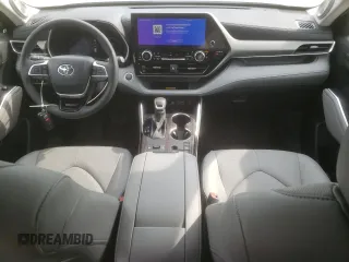 2024 Toyota Highlander LE z VIN 5TDKDRAH3RS544265, wystawiony jako Copart lot #57498995 z przebiegiem 5 374 mil mil oraz Szkoda całkowita • Salvage title. Historia ofert i sprzedaży dostępna na DreamBid. Obrazek 8.