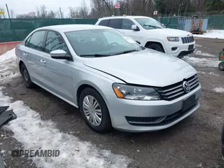 2014 Volkswagen Passat S z VIN 1VWAP7A39EC002589, wystawiony jako IAAI lot #41285260 z przebiegiem 102 489 mil mil oraz . Historia ofert i sprzedaży dostępna na DreamBid. Obrazek 1.