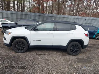 2022 Jeep Compass Latitude with VIN 3C4NJDBB5NT184919, listed as a IAAI auction lot 41044815 with 17,654 mi miles and . Bid and sale history available at DreamBid. Image 14.