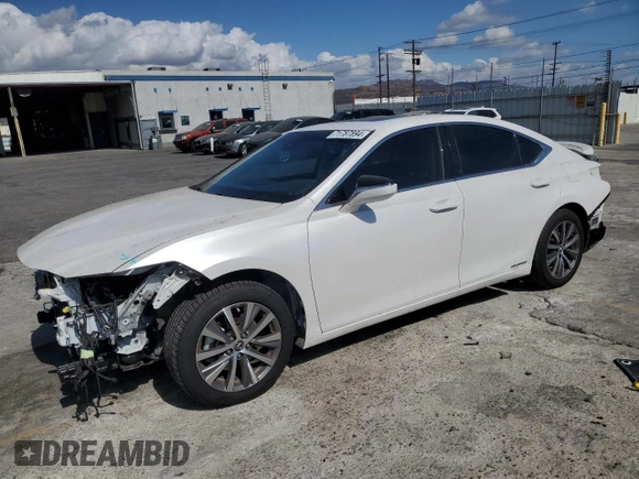 2021 Lexus ES with VIN 58ACA1C10MU009840, listed as a Copart auction lot 71787894 with 32,940 mi miles and Salvage Title. Bid and sale history available at carsss.com. Image 1.
