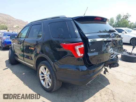 2019 Ford Explorer XLT z VIN 1FM5K7D85KGA73010, wystawiony jako IAAI lot #42397982 z przebiegiem 80 885 mil mil oraz . Historia ofert i sprzedaży dostępna na DreamBid. Obrazek 3.