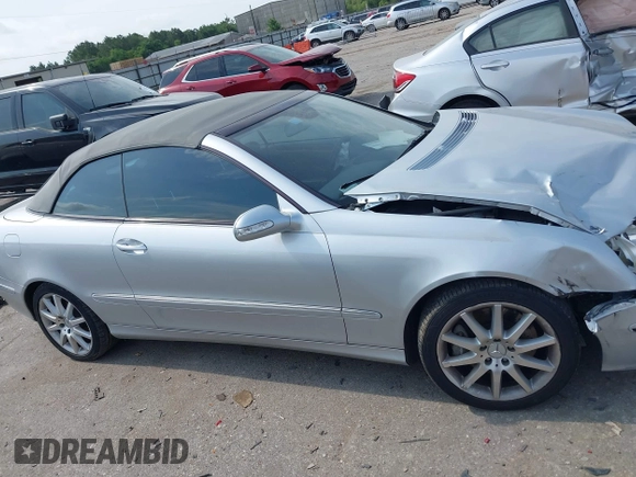 2007 Mercedes-Benz CLK 350 z VIN WDBTK56F57T080161, wystawiony jako IAAI lot #42291070 z przebiegiem 64 689 mil mil oraz . Historia ofert i sprzedaży dostępna na DreamBid. Obrazek 14.