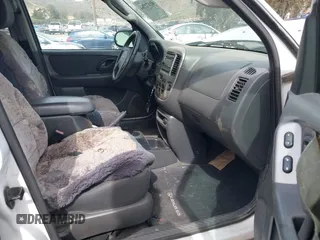 2004 Ford Escape XLT with VIN 1FMYU03134KA80217, listed as a IAAI auction lot 41672764 with 184,601 mi miles. Bid and sale history available at carsss.com. Image 5.
