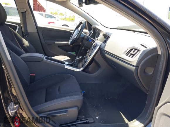2014 Volvo S60 T5 with VIN YV1612FS1E2294154, listed as a IAAI auction lot 42046636 with 165,257 mi miles. Bid and sale history available at carsss.com. Image 5.