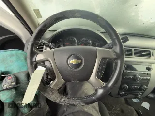 2013 Chevrolet Tahoe LS z VIN 1GNSKAE02DR334461, wystawiony jako Copart lot #45102975 z przebiegiem 240 930 mil mil oraz Szkoda całkowita • Salvage title. Historia ofert i sprzedaży dostępna na DreamBid. Obrazek 8.