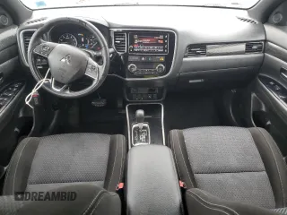 2018 Mitsubishi Outlander ES z VIN JA4AZ3A37JZ049398, wystawiony jako Copart lot #57813585 z przebiegiem 52 946 mil mil oraz Szkoda całkowita • Salvage title. Historia ofert i sprzedaży dostępna na DreamBid. Obrazek 8.