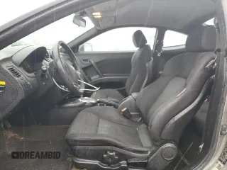 2008 Hyundai Tiburon GS z VIN KMHHM66D18U264820, wystawiony jako Copart lot #54485415 z przebiegiem 158 129 mil mil oraz Szkody całkowita. Historia ofert i sprzedaży dostępna na DreamBid. Obrazek 7.