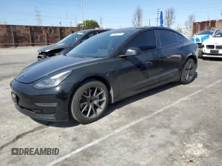 2022 Tesla Model 3 with VIN 5YJ3E1EAXNF120970, listed as a Copart auction lot 47631725 with 33,205 mi miles and Salvage Title. Bid and sale history available at DreamBid. Image 1.