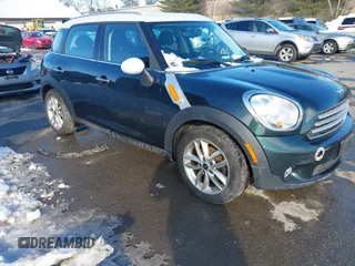 2013 MINI Cooper Countryman with VIN WMWZB3C57DWR35705, listed as a IAAI auction lot 41620080 with 197,884 mi miles. Bid and sale history available at carsss.com. Image 1.