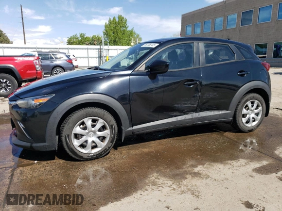 2016 Mazda CX-3 Sport z VIN JM1DKBB72G0106476, wystawiony jako Copart lot #56236245 z przebiegiem 161 207 mil mil oraz Szkody całkowita. Historia ofert i sprzedaży dostępna na DreamBid. Obrazek 1.