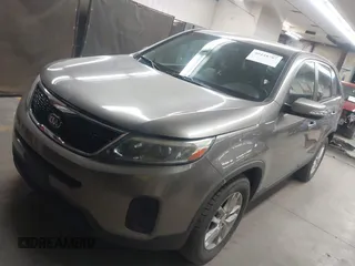 2015 Kia Sorento LX with VIN 5XYKT3A62FG629203, listed as a IAAI auction lot 40448787 with 114,429 mi miles. Bid and sale history available at carsss.com. Image 2.