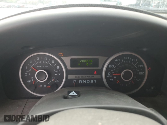 2005 Ford Expedition Special Service z VIN 1FMPU16535LA59153, wystawiony jako Copart lot #50961195 z przebiegiem 200 296 mil mil oraz Szkoda całkowita • Salvage title. Historia ofert i sprzedaży dostępna na DreamBid. Obrazek 9.