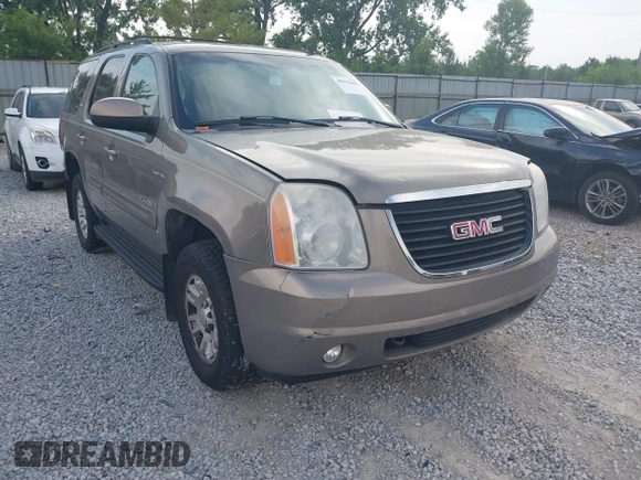 2007 GMC Yukon SLT with VIN 1GKFK13077J337862, listed as a IAAI auction lot 39675655 with 200,800 mi miles. Bid and sale history available at carsss.com. Image 6.