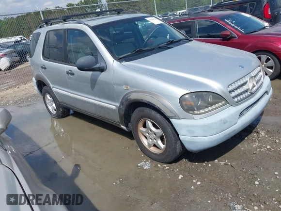 1998 Mercedes-Benz M-Class with VIN 4JGAB54E6WA019751, listed as a IAAI auction lot 41986929 with 291,551 mi miles. Bid and sale history available at carsss.com. Image 1.