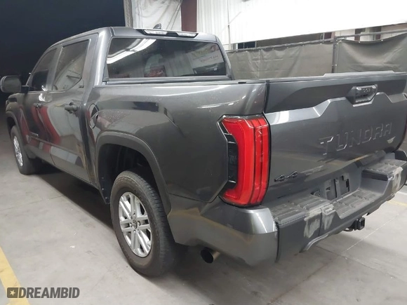 2024 Toyota Tundra 4WD SR5 with VIN 5TFLA5DB6RX209041, listed as a IAAI auction lot 40935127 with 9,735 mi miles. Bid and sale history available at carsss.com. Image 3.